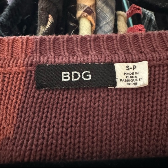 Urban Outfitters oversized slouchy v-neck stripped sweater - Picture 15 of 16